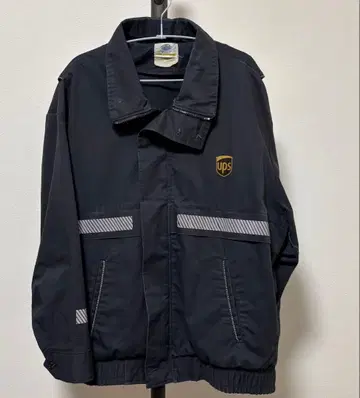 UPS 반사 소재 블랙 자켓