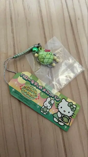 지역 한정 키티 멜론빵 스트랩