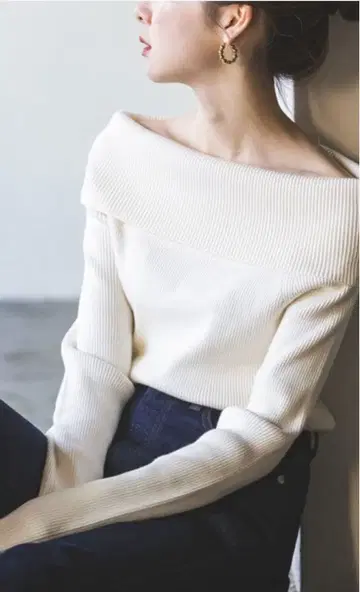 noble 오프숄더 니트 화이트