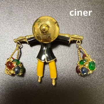 ciner 브로치