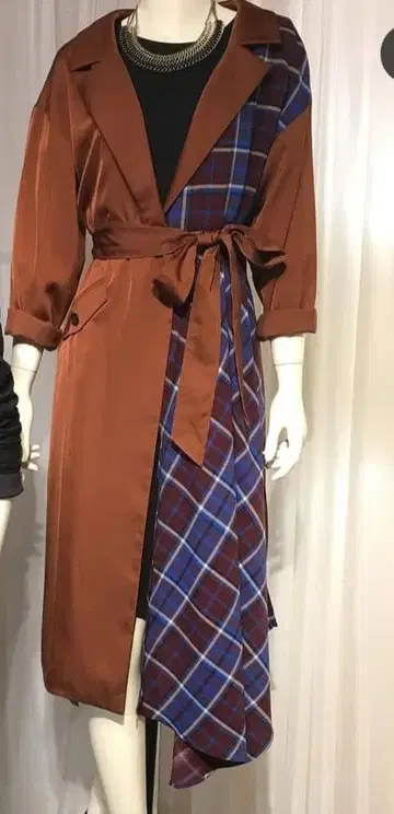 브라운 체크 무늬 아우터