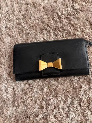 끌로에 블랙 가죽 장지갑
