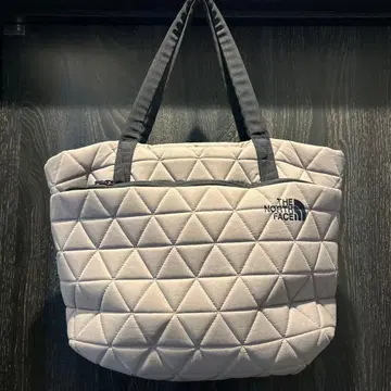THE NORTH FACE 퀼팅 토트백 그레이