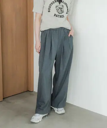 [새상품] 어반 리서치 이지케어 턱개더 스트레이트 팬츠