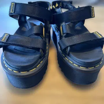 Dr. Martens 블랙 샌들 바운스 밑창 포함