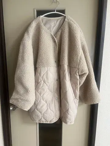 모먼트플러스 절개 보아 자켓