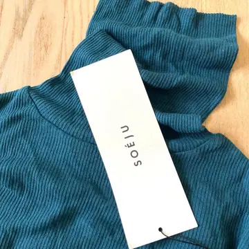 [ 미사용 새상품 ] SOEJU 캐시미어 혼방 터틀넥 티셔츠 다크 그린