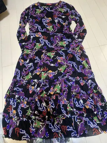 비비안 탐 드래곤 패턴 프릴 셋업