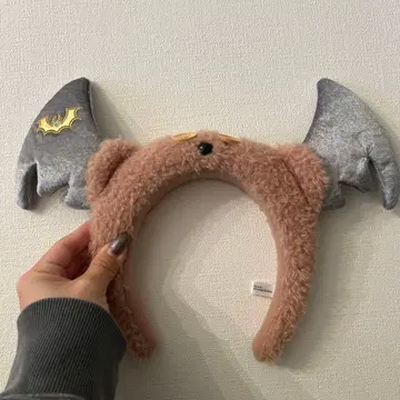 배트의 깃털 달린 머리띠 팀