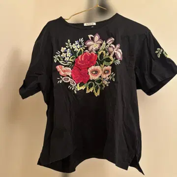 Et ROCHE 꽃무늬 자수 반팔 면 100%