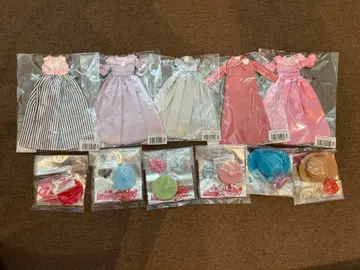 리카짱 옷 갈아입기 의류 5벌 모자 신발 귀걸이 6점 세트