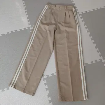 베이지 사이드 스트라이프 와이드 팬츠