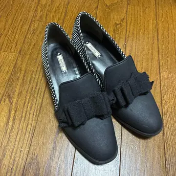 RANDA 리본 포함 플랫슈즈 블랙/화이트