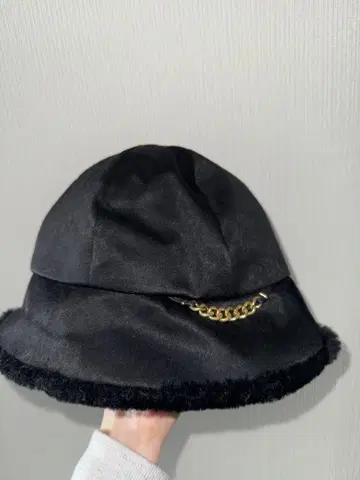 [ CA4LA ] 체인이 달린 블랙 버킷햇