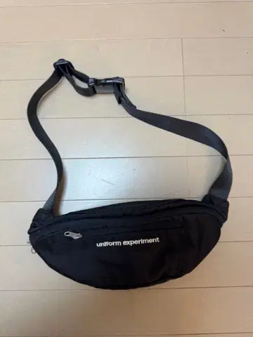 유니폼 익스페리먼트 바디백 블랙