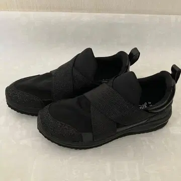 새상품급 누디워크 크로스 벨트 스니커즈 24.0