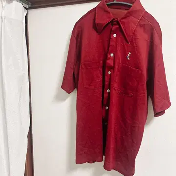 빨간색 반팔 셔츠 왕관 자수 포함 남성용 여성용