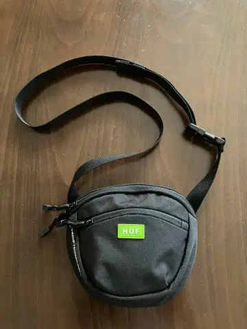HUF 하프 숄더백