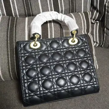 블랙 핸드백 퀼팅 숄더 포함