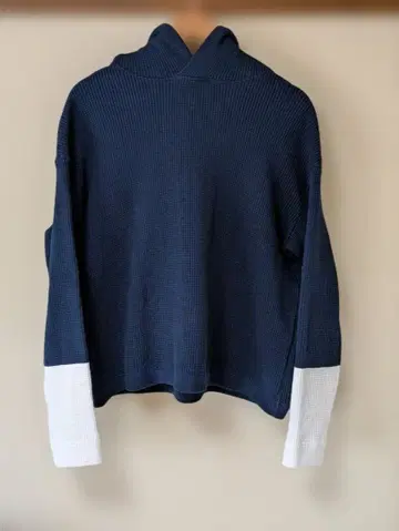 크렙스큐어 사이즈 1 짧은 기장 니트 후드티 네이비 화이트