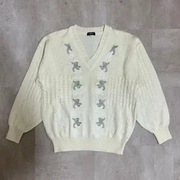 아이보리 V넥 니트 자수 L 사이즈