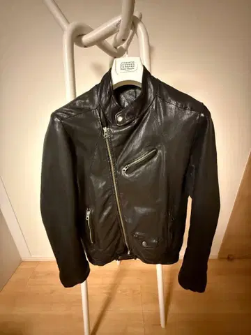 블랙 가죽 라이더 자켓