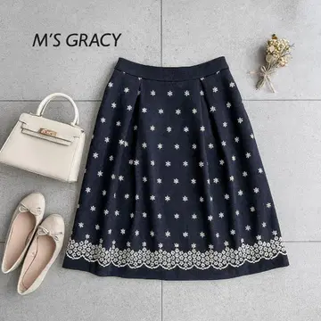새상품급 M'S GRACY 자수 꽃무늬 플레어 스커트 그레이 사이즈 40