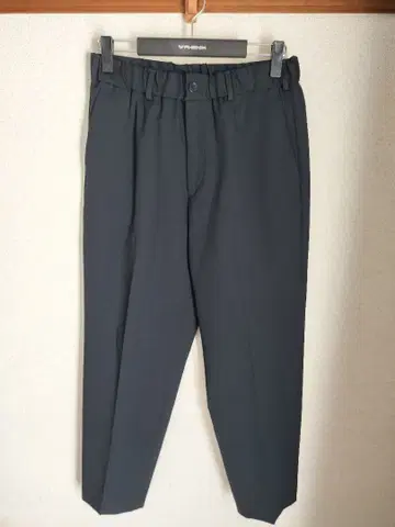 거의 새상품 UNIQLO U [ M ] 와이드 핏 테이퍼드 팬츠 블랙