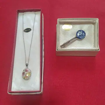 청수 도자기 꽃무늬 넥타이핀과 칠보 세공 목걸이 세트