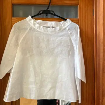 LISETTE 화이트 코튼 오부 소매 상의