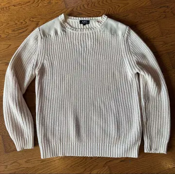 A.P.C 숄더 가죽 패치 크루넥 리브 니트 스웨터