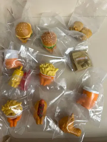 기다림 햄버거샵의 경우 1탄 세미 컴플리트 2탄 컴플리트