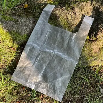 손잡이가 약간 길어 묶기 쉬운 DCF 재질의 비닐봉투