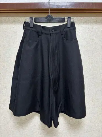 TRANOI 하프 팬츠