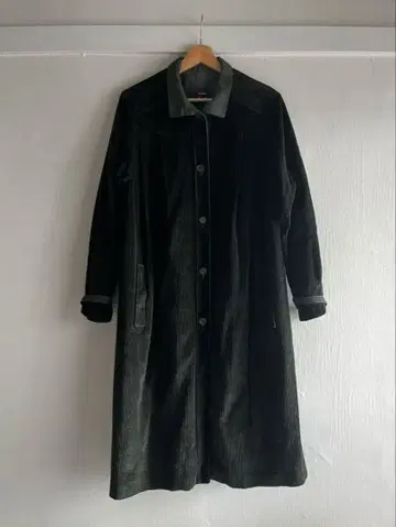 다크 그린 코듀로이 롱 코트