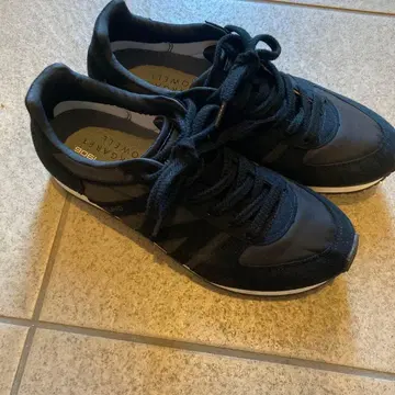 미즈노 x 마가렛호웰 블랙 스니커즈