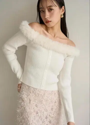 SNIDEL Sustaina 데콜테 퍼 니트 풀오버