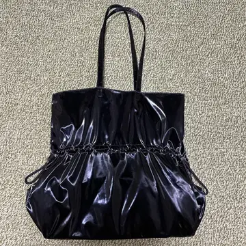 ROOTOTE 블랙 광택 토트백