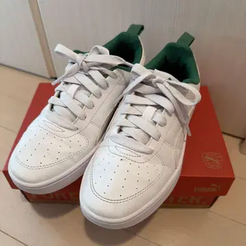 PUMA 화이트/그린 스니커즈