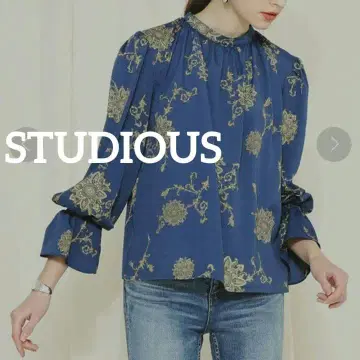 [스튜디오스] 빈티지 모티브 플레어 소매 블라우스 [하자품]