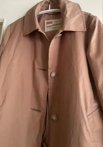 트래디셔널 웨더웨어 베이지 스탠칼라 트렌치코트 버튼식