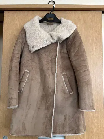 무스탕 코트 베이지 보아 카라 부착