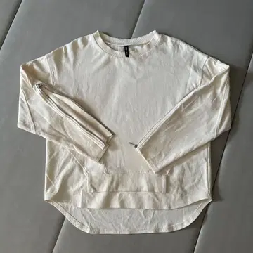 AULA AILA 화이트 긴팔 T셔츠