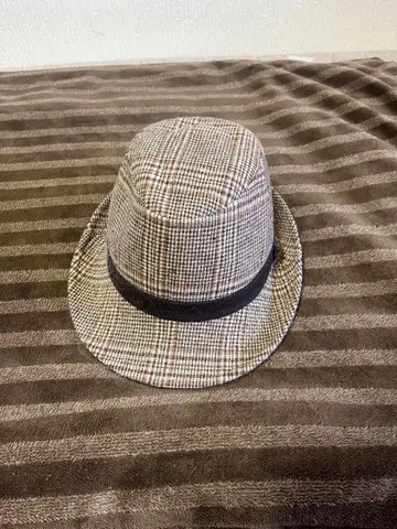 체크 무늬 그레이 페도라 햇