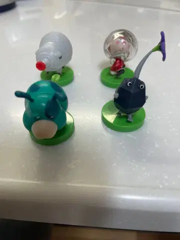 피크민 피규어 세트 개봉만 했습니다.