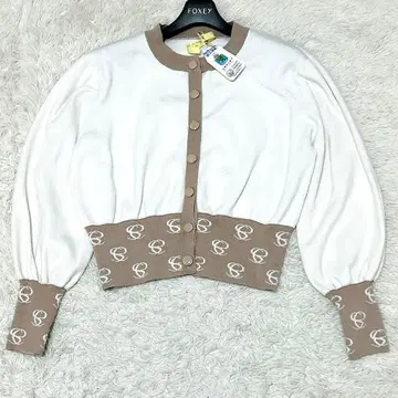 에이미 이스트 월 가디건 로고 화이트 모노그램