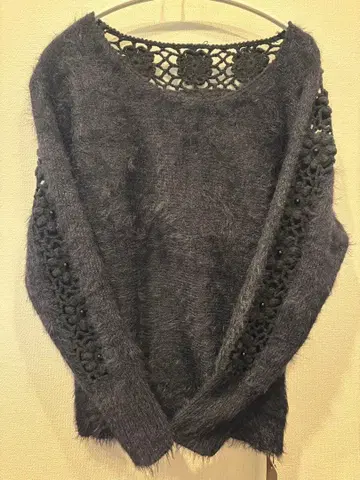 FRENCH PAVE 흐르는 꽃 코사지 니트탑 cawaii