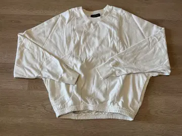 스터닝 루어 맨투맨 화이트 트레이닝복