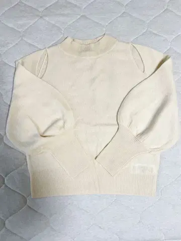 CELFORD 아이보리 벌룬 슬리브 니트