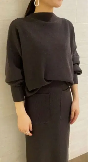 새상품 Mila Owen 소매 볼륨 니트 스커트 셋업 차콜 그레이